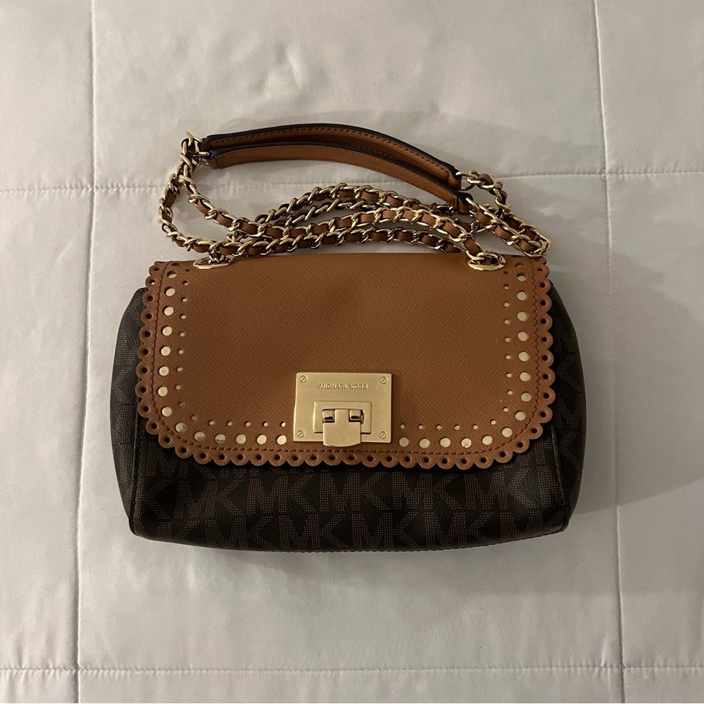 Micheal Kors Vivian Shoulder Flap Bag